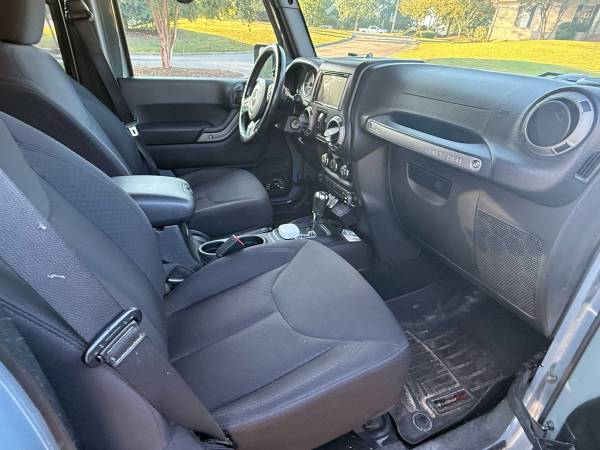 2015 Jeep Wrangler Rubicon 2dr 4x4 Manual — photo 8