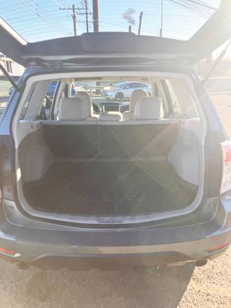 2012 Subaru Forester 2.5X 4dr All-wheel Drive Manual — photo 12