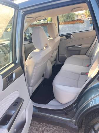2012 Subaru Forester 2.5X 4dr All-wheel Drive Manual — photo 11