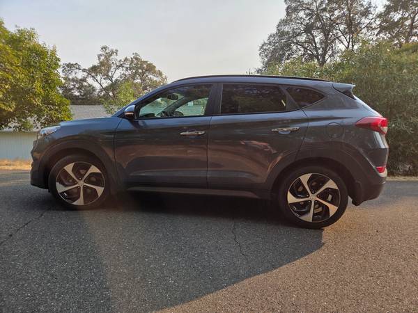 2016 Hyundai Tuscon Limited — photo 4