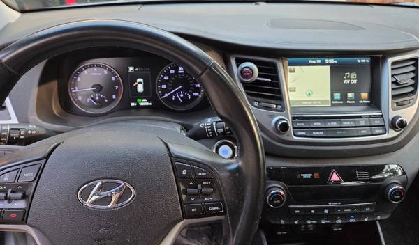 2016 Hyundai Tuscon Limited — photo 8