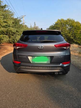 2016 Hyundai Tuscon Limited — photo 2