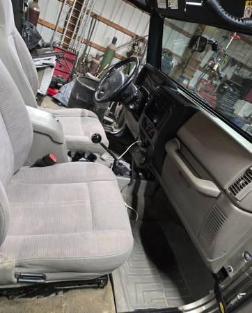 2003 Jeep Wrangler X 2dr 4x4 Manual — photo 6
