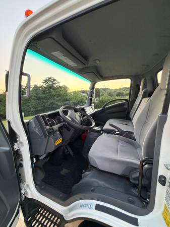 2018 Isuzu Npr Hd — photo 6