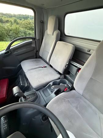 2018 Isuzu Npr Hd — photo 7