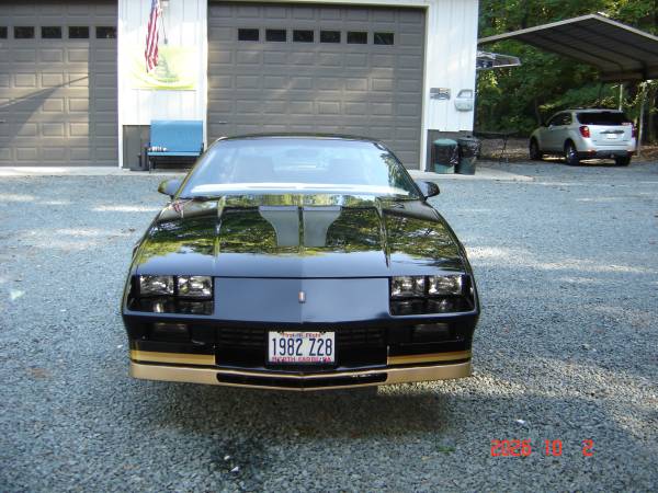 1982 Chevrolet Camaro Z28 2dr Hatchback — photo 3