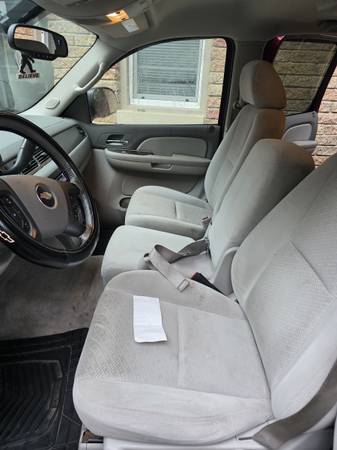 2007 Chevrolet Suburban 1500 LS — photo 8