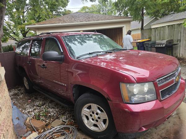 2007 Chevrolet Suburban 1500 LS — photo 1