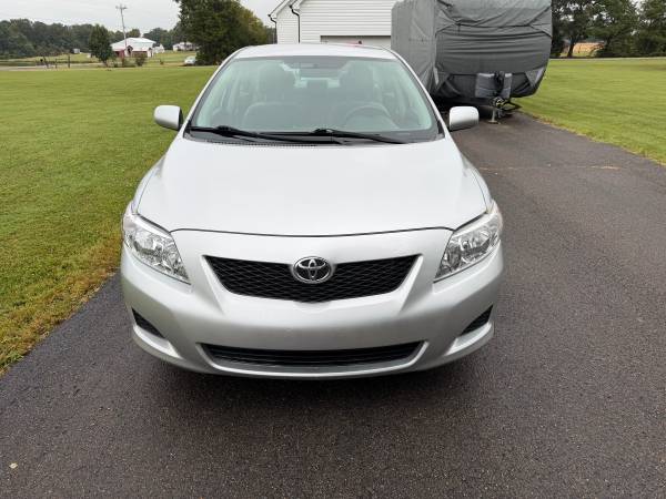 2010 Toyota Corolla LE 4dr Sedan Automatic — photo 2