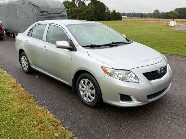 2010 Toyota Corolla LE 4dr Sedan Automatic — photo 6