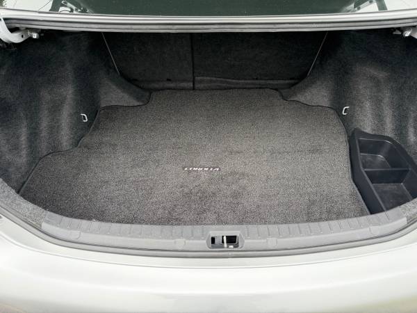 2010 Toyota Corolla LE 4dr Sedan Automatic — photo 12