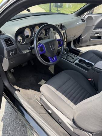 2013 Dodge Challenger SXT 2dr Coupe Automatic — photo 9