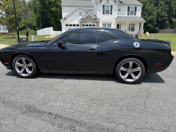 2013 Dodge Challenger SXT 2dr Coupe Automatic — photo 2