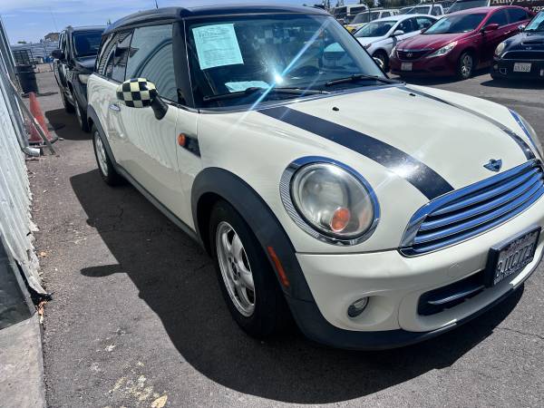 2011 MINI Clubman Cooper — photo 2