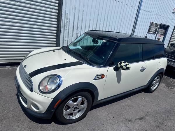 2011 MINI Clubman Cooper — photo 1
