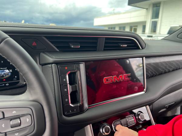 2023 GMC Yukon XL SLE — photo 9