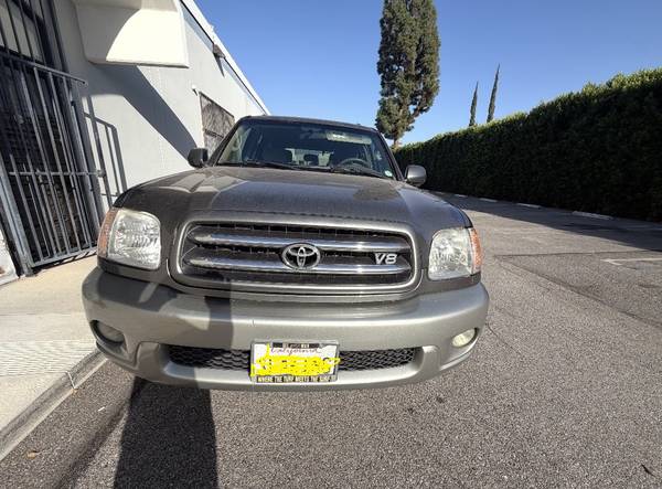 2003 Toyota Sequoia SR5 V8 4x4 Automatic — photo 1