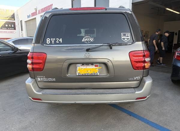 2003 Toyota Sequoia SR5 V8 4x4 Automatic — photo 2
