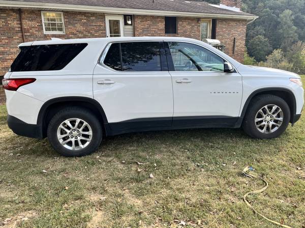 2019 Chevrolet Traverse LS Front-wheel Drive Automatic — photo 2