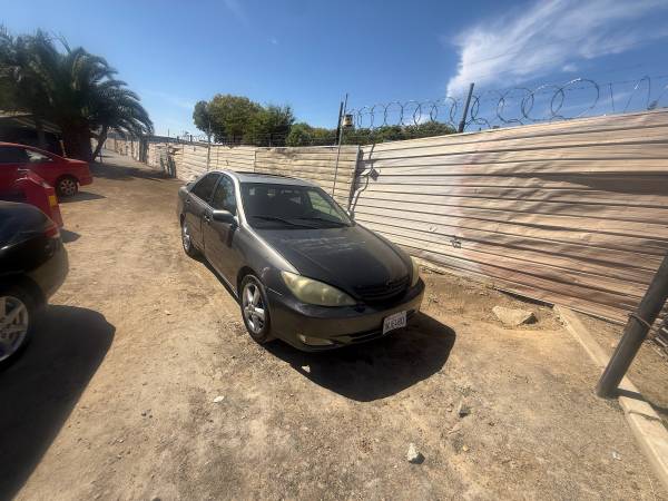 2004 Toyota Camry LE 4dr Sedan Automatic — photo 2