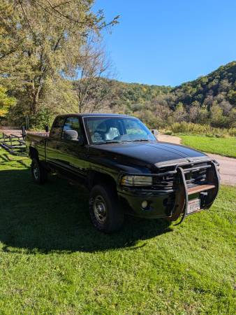 1999 Dodge RAM 2500 ST 4x2 Quad Cab 138.7 in. WB Manual — photo 2