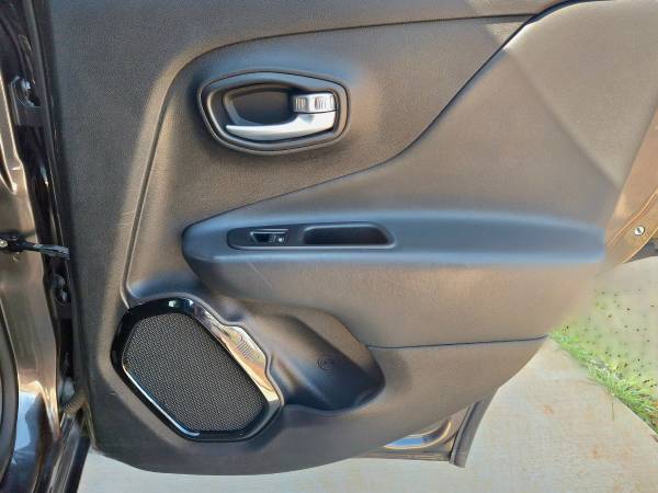 2017 Jeep Renegade Sport — photo 8