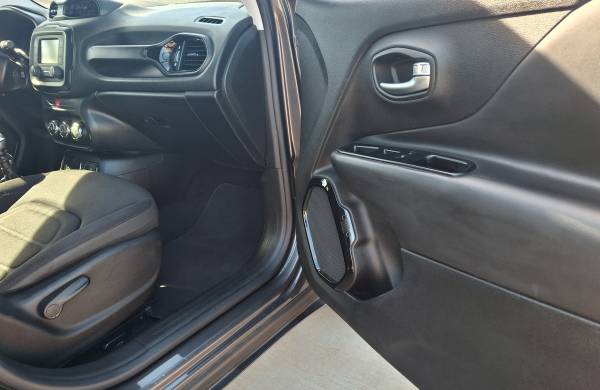 2017 Jeep Renegade Sport — photo 5