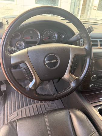 2007 GMC Yukon XL 1500 Denali All-wheel Drive Automatic — photo 8