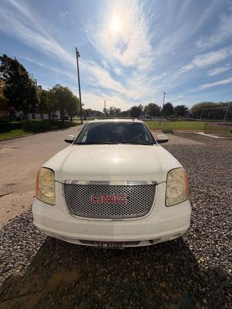 2007 GMC Yukon XL 1500 Denali All-wheel Drive Automatic — photo 2