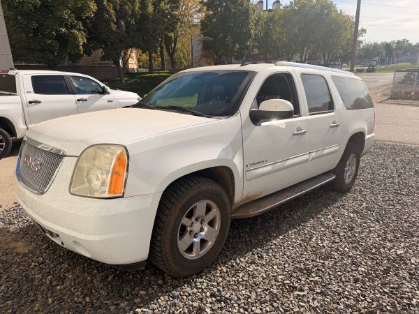 2007 GMC Yukon XL 1500 Denali All-wheel Drive Automatic — photo 1