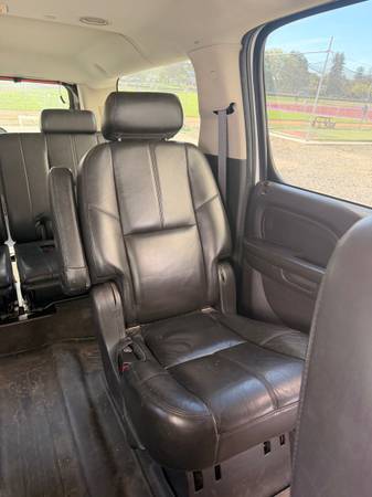 2007 GMC Yukon XL 1500 Denali All-wheel Drive Automatic — photo 9