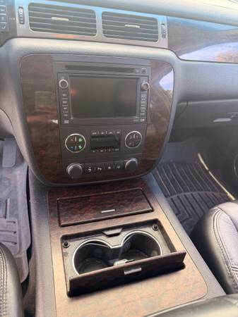 2007 GMC Yukon XL 1500 Denali All-wheel Drive Automatic — photo 6