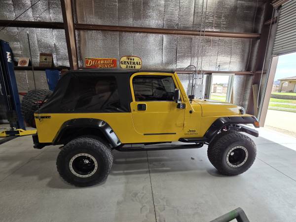 2004 Jeep Wrangler Unlimited 2dr 4x4 LWB Automatic — photo 1