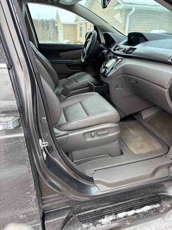 2014 Honda Odyssey LX Passenger Van Automatic — photo 1
