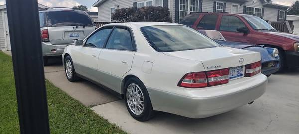 2000 Lexus ES 300 Base 4dr Sedan Automatic — photo 1