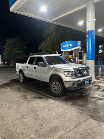 2013 Ford F 150 XLT 4x2 Regular Cab Styleside 8 ft. box 145 in. WB Automatic — photo 3