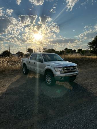 2013 Ford F 150 XLT 4x2 Regular Cab Styleside 8 ft. box 145 in. WB Automatic — photo 2