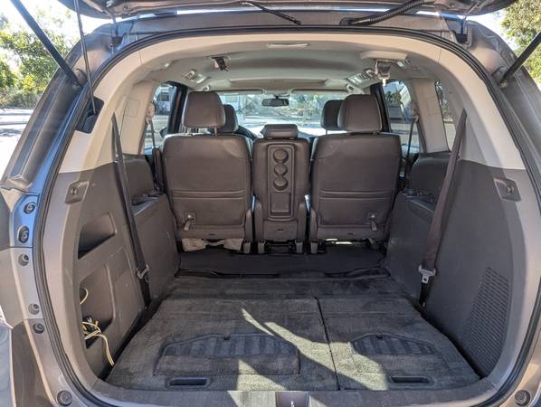 2014 Honda Odyssey LX Passenger Van Automatic — photo 9