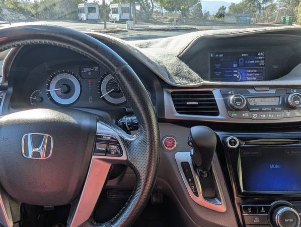 2014 Honda Odyssey LX Passenger Van Automatic — photo 3