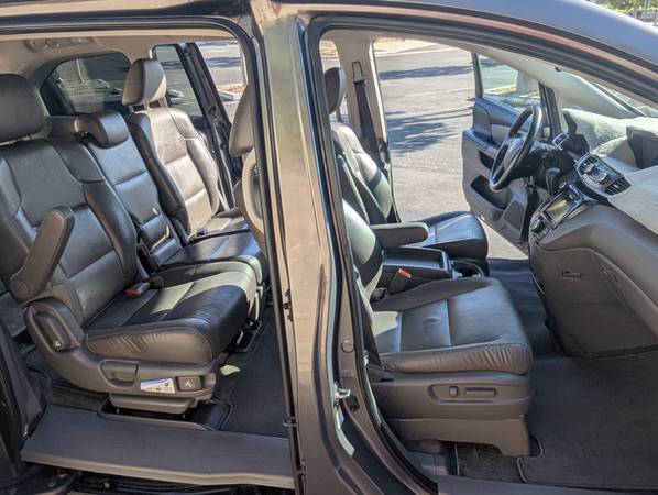 2014 Honda Odyssey LX Passenger Van Automatic — photo 12
