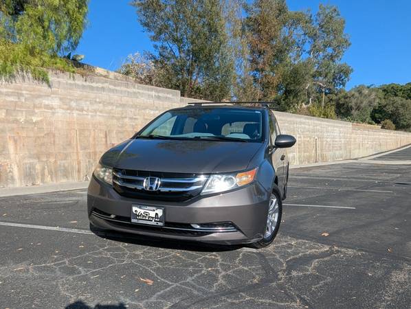 2014 Honda Odyssey LX Passenger Van Automatic — photo 5
