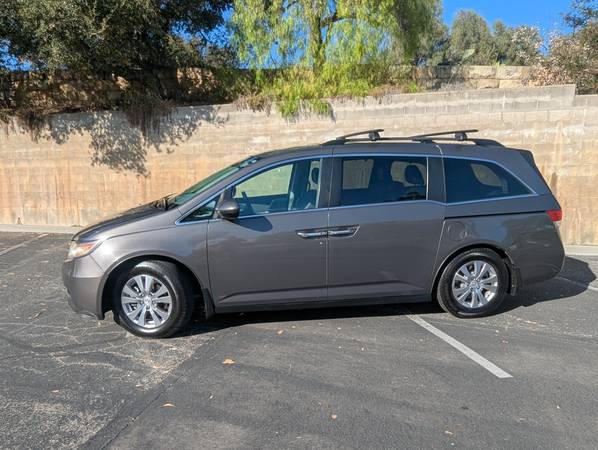 2014 Honda Odyssey LX Passenger Van Automatic — photo 4