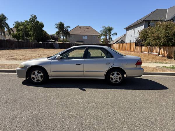 1998 Honda Accord EX V6 2dr Coupe — photo 2