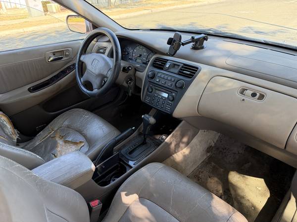 1998 Honda Accord EX V6 2dr Coupe — photo 9