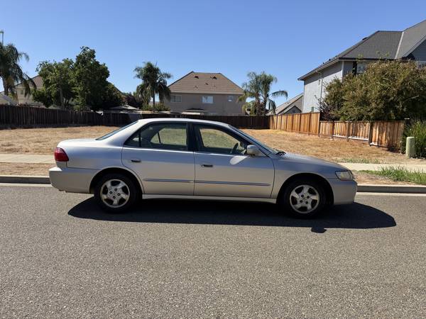 1998 Honda Accord EX V6 2dr Coupe — photo 5