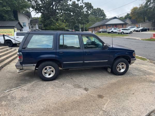 1997 Ford Explorer XL 4dr SUV — photo 2