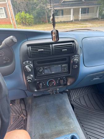 1997 Ford Explorer XL 4dr SUV — photo 4