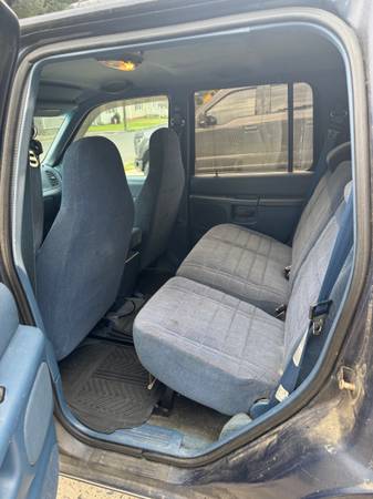 1997 Ford Explorer XL 4dr SUV — photo 11
