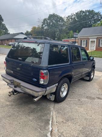 1997 Ford Explorer XL 4dr SUV — photo 9