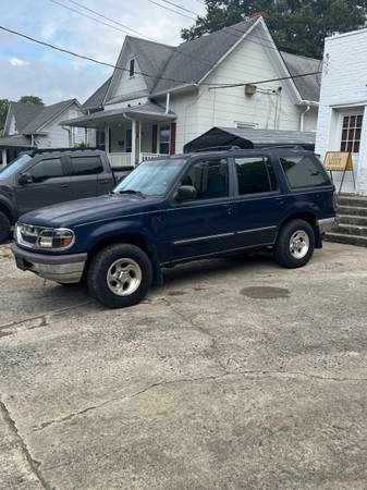 1997 Ford Explorer XL 4dr SUV — photo 1